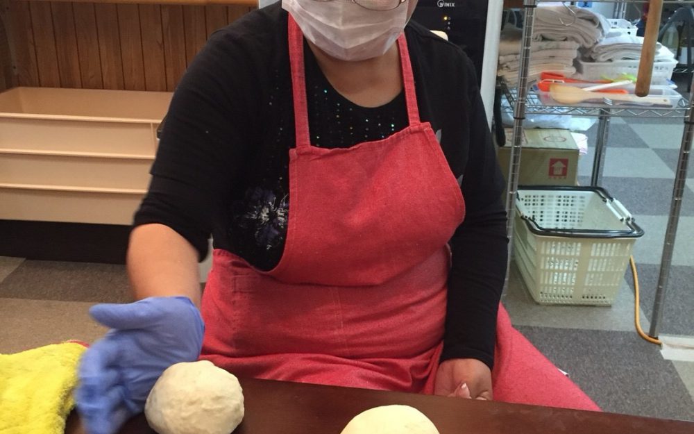 美味しいおやつ配達とクリームパン作り