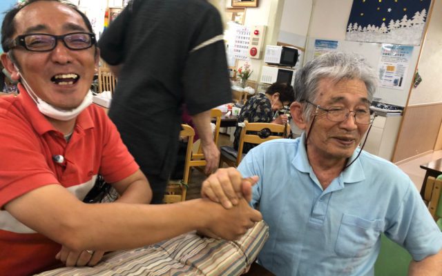 室内で動いてます!